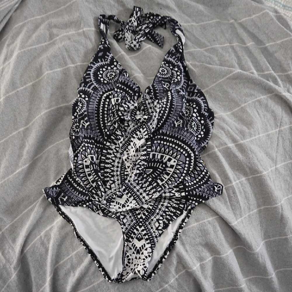 La Vie En Rose Black & White Patterned One-Piece Swimsuit